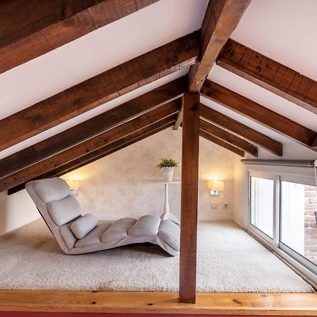 Appartamento Guestready - Fantastic Rustic Duplex With Terrace Lisbona Esterno foto