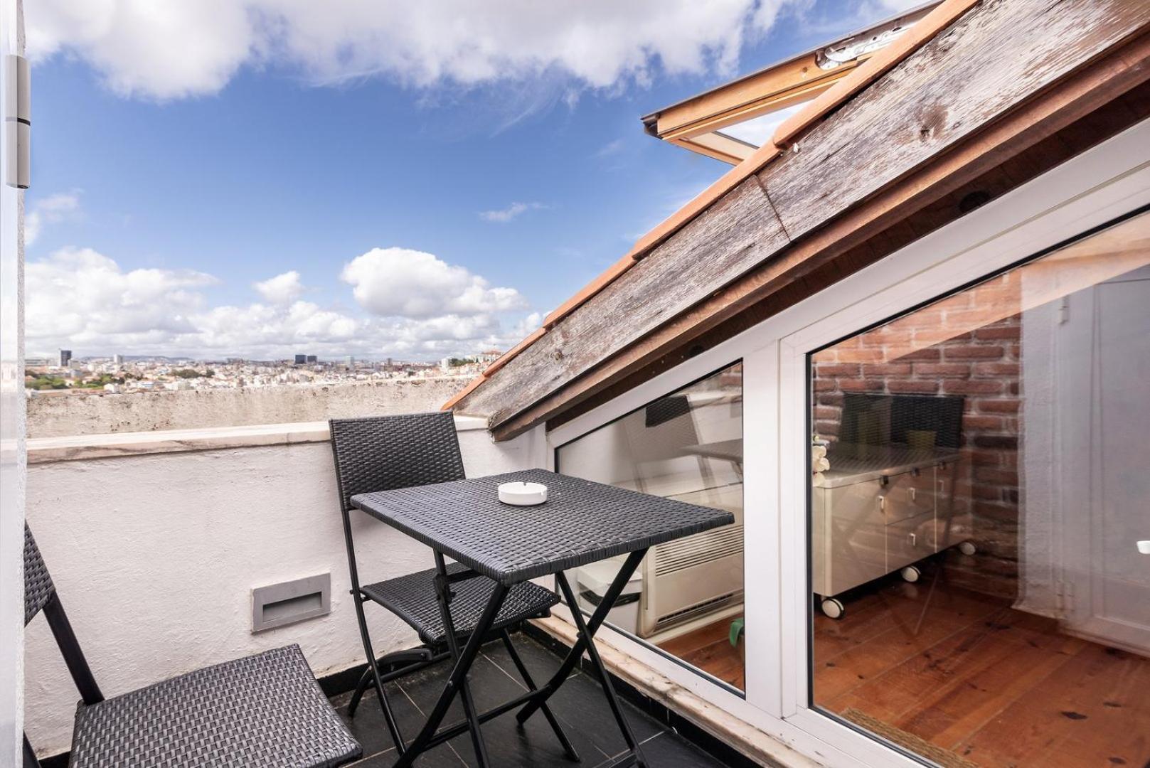 Appartamento Guestready - Fantastic Rustic Duplex With Terrace Lisbona Esterno foto